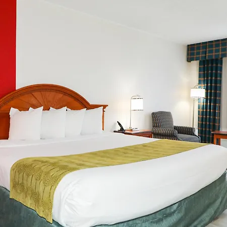 Ramada By Wyndham Cumberland Downtown-3