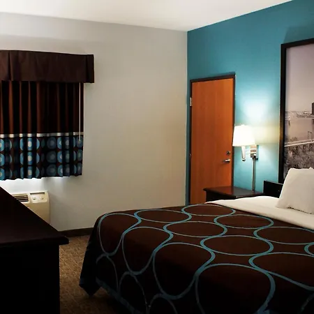 Super 8 By Wyndham Grove City-3
