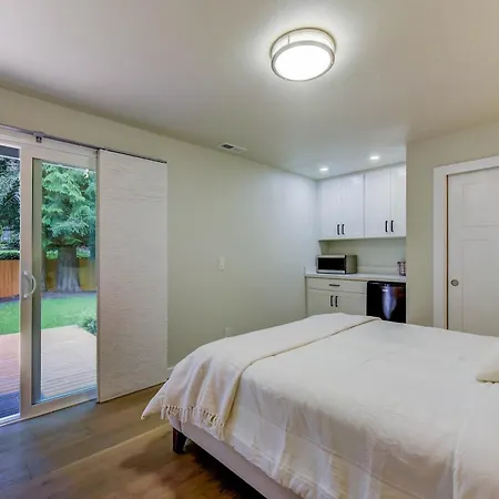 Private Deluxe Suite! *Location*: Ms, Lakes, Shops-3