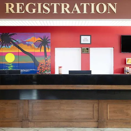 Ramada By Wyndham Kissimmee Gateway - Free Theme Park Shuttle-2