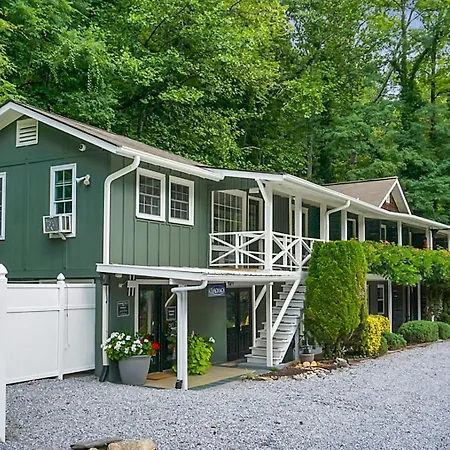 Hickory Falls Inn-3