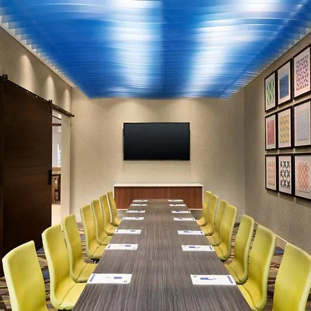 Holiday Inn Express & Suites-2
