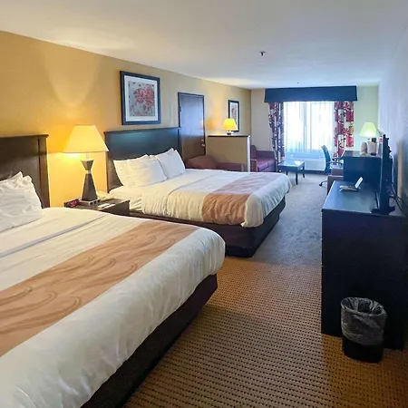 Quality Inn & Suites Farmington-2