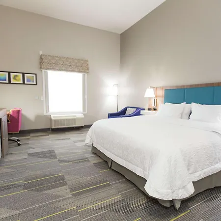 Hampton Inn Mustang-2