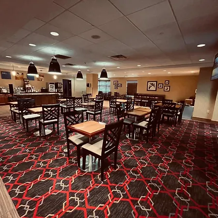 Legend Hotel Minot-3