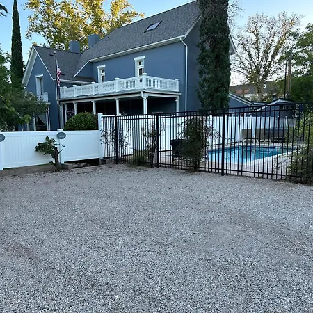 The Cottage At 241 North-2
