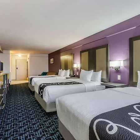 La Quinta By Wyndham Kansas City Airport-3