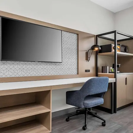 La Quinta Inn & Suites By Wyndham San Jose Airport-Downtown-3