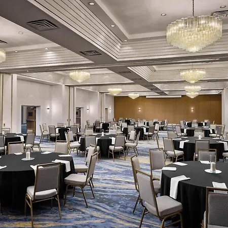 Sheraton Grand Rapids Airport Hotel-3