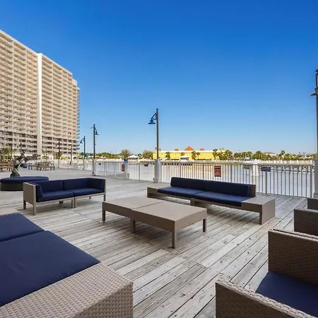 Laketown Wharf Resort: Family-Friendly Beachfront Condos with Lake Views-3