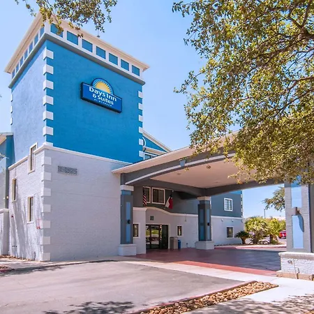 Days Inn & Suites By Wyndham San Antonio North/Stone Oak-2