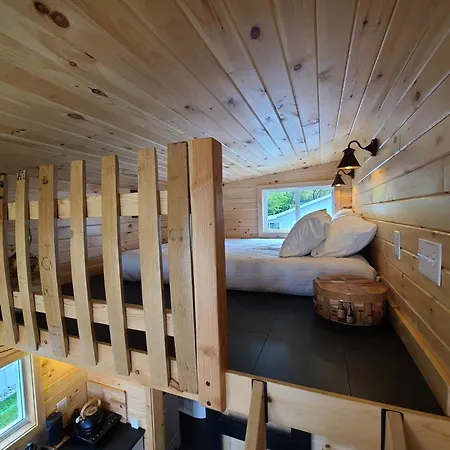 Tiny Digs Lakeshore - Tiny House Lodging-3