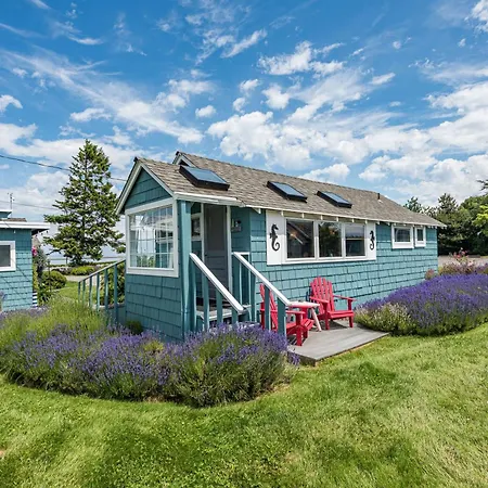 Juan De Fuca Waterfront Hotel & Cottages-2