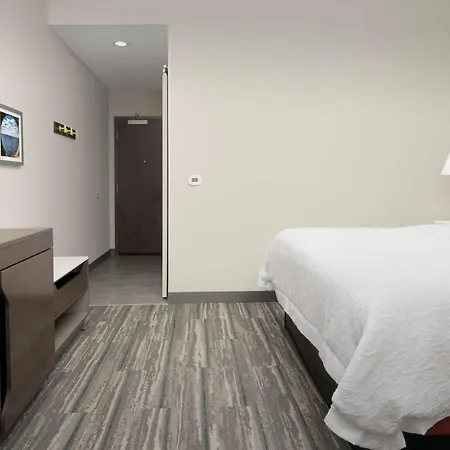 Hampton Inn & Suites Lexington-3