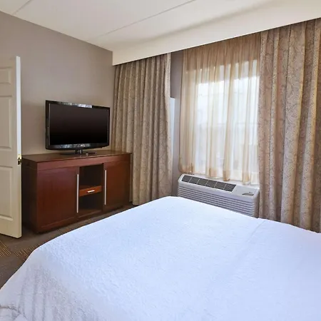 Hampton Inn & Suites Providence-Warwick Airport-3