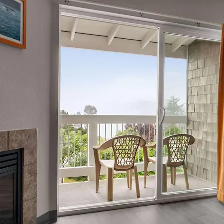 Travelodge By Wyndham Depoe Bay-2