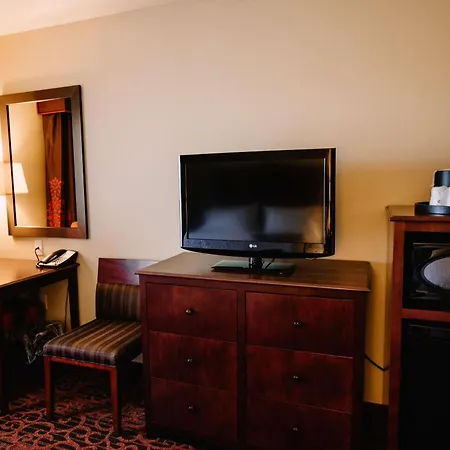 Hampton Inn & Suites Minot-3
