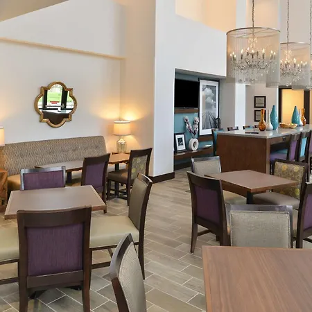 Hampton Inn & Suites Des Moines Downtown-3