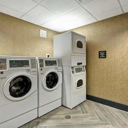 Hampton Inn & Suites Detroit/Warren-2