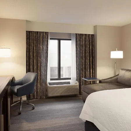 Hampton Inn & Suites Nashville-Downtown-3