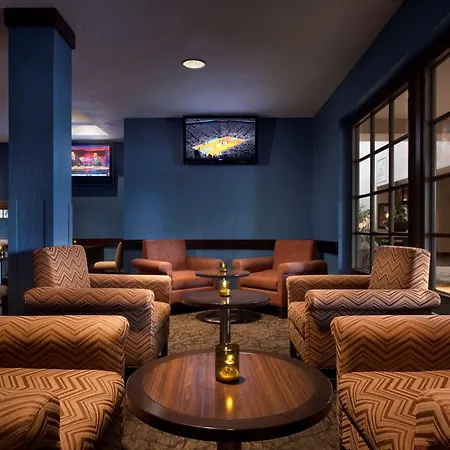 Embassy Suites By Hilton Phoenix Tempe-3