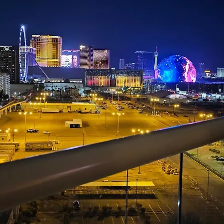 Strip & Sphere View - Separate Living Room - 2 Full Bath - Full Kitchen - Balcony - 900 Sqft - Mgm Signature-2
