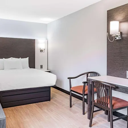 Days Inn & Suites By Wyndham Niagara Falls/Buffalo-2