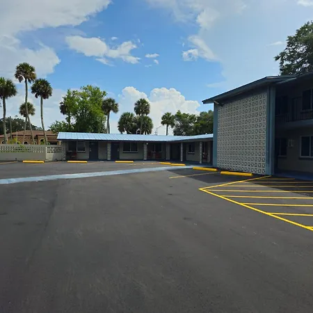 Three Oaks Motel - Titusville-3
