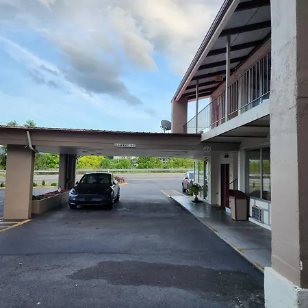Econo Lodge Wytheville I-77 & I-81-3