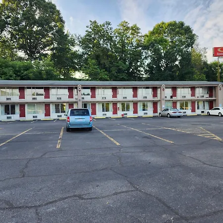 Econo Lodge Wytheville I-77 & I-81-2
