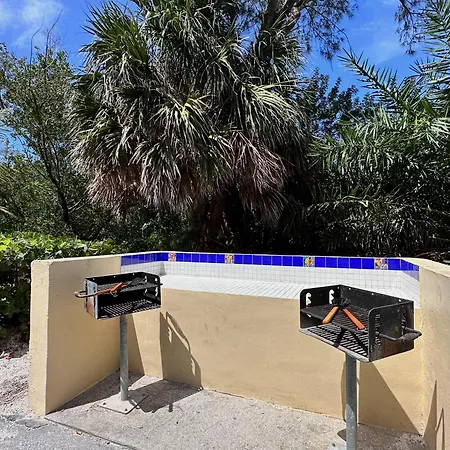 Coco Plum Beach & Tennis Club & Marina-3
