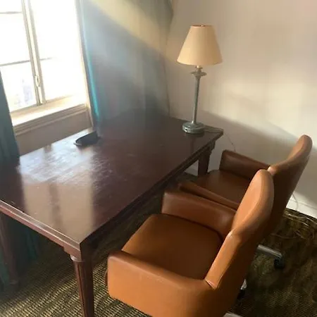 Deluxe Inn Austin-3