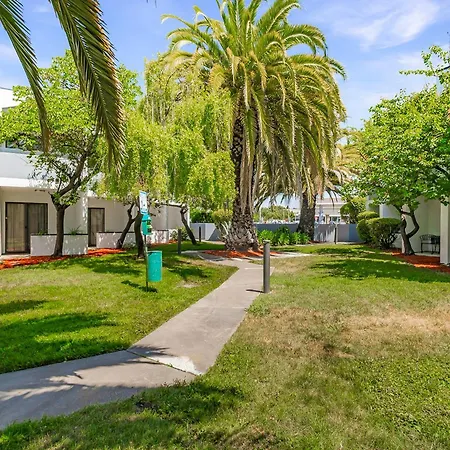 Best Western Plus Wine Country Inn & Suites-3