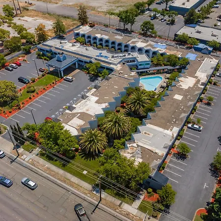 Best Western Plus Wine Country Inn & Suites-2