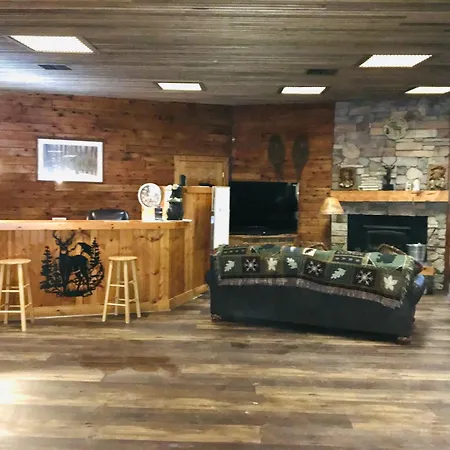 Hiawatha Lodge Inn-2