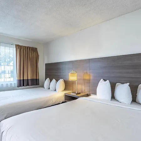 Coastal Breeze Inn-3