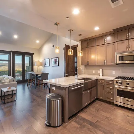 Blackstone Luxury 2Br, Walk To Skiing At Cabriolet, Mountain View, Shared Pool And Hot Tub, Gym-3