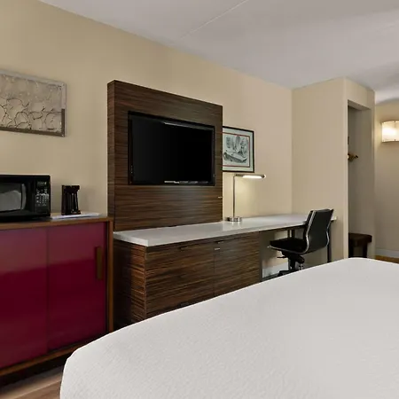 Ramada By Wyndham Harrisburg/Hershey Area-2