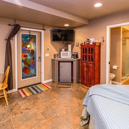 Cozy Cactus Inn-3