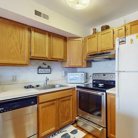 Jamaica Place 107-2