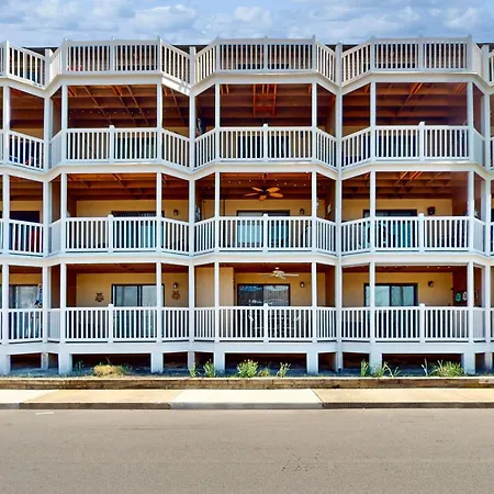 Jamaica Place 107-3