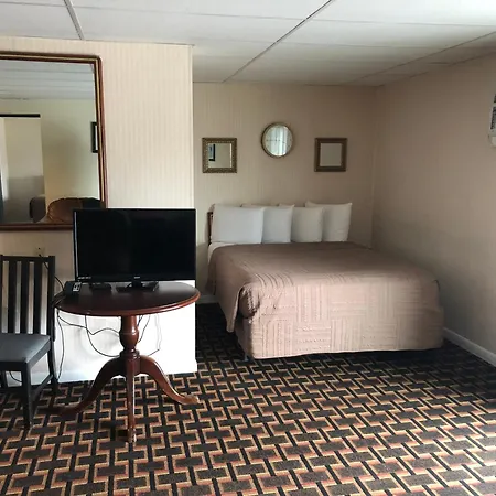 Colonial Inn Ellsworth-3