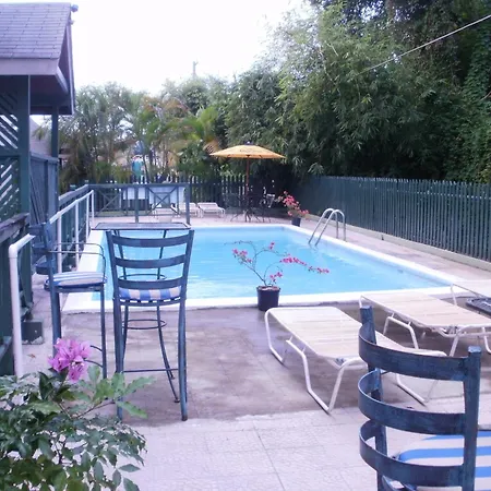 Pineapple Court Hotel-2
