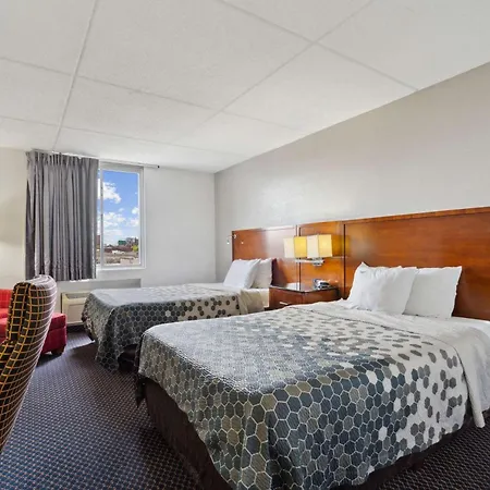 Econo Lodge Inn & Suites Waterloo Downtown-3