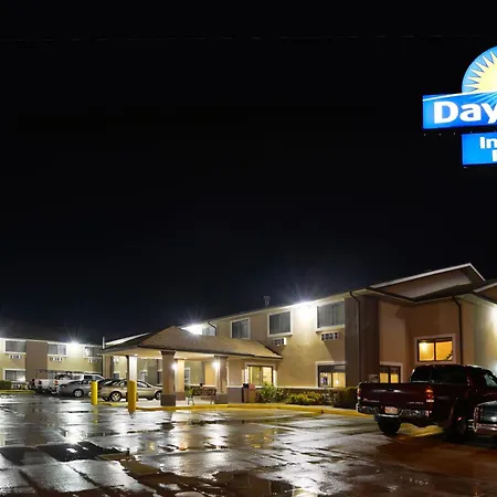 Days Inn By Wyndham Topeka-3
