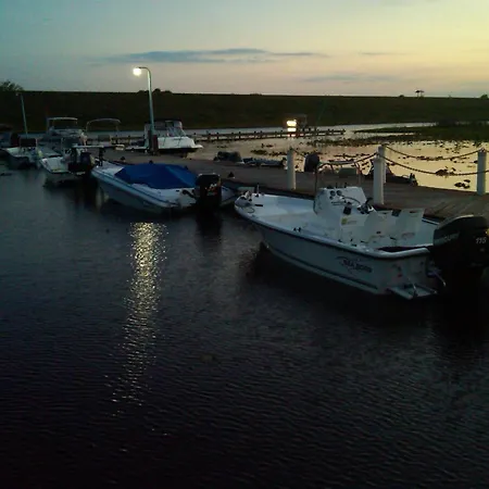 Lakeshore Resort And Marina-2
