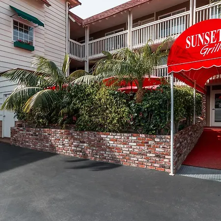 Ramada By Wyndham Costa Mesa/Newport Beach-3