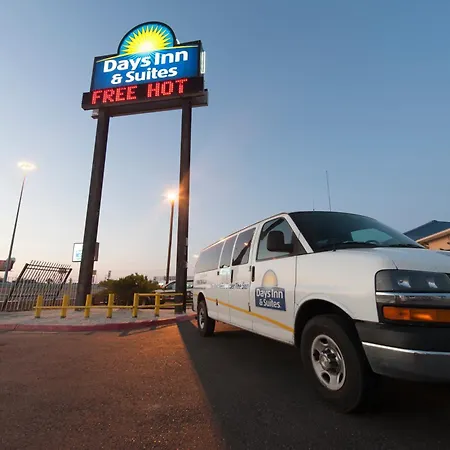 Days Inn & Suites By Wyndham Laredo-2
