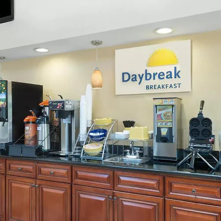 Days Inn By Wyndham Geneva/Finger Lakes-3