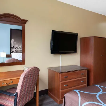 Super 8 By Wyndham Salisbury-3